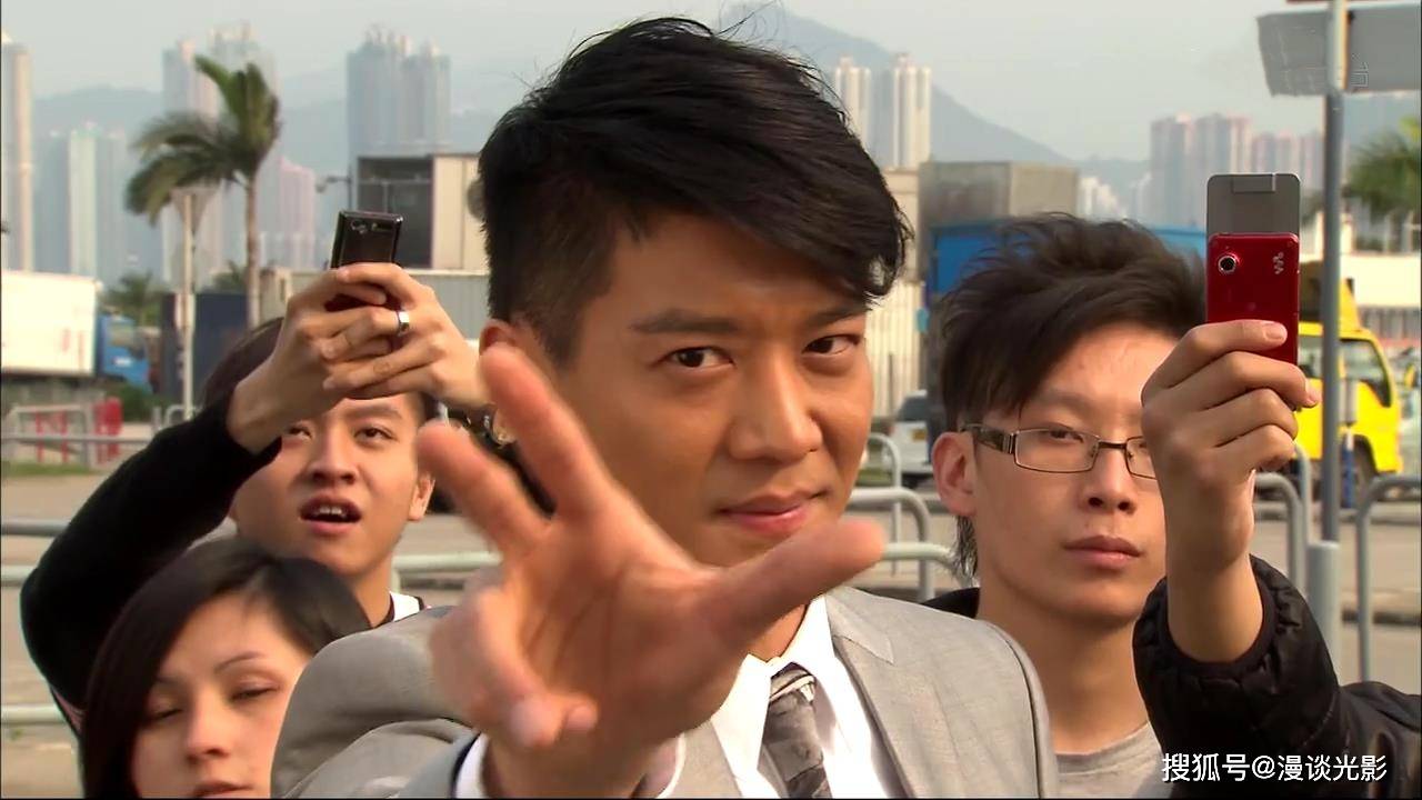 大sir威严正义,和马壮(黎诺懿)最能擦出火花,而且坚守传统,中秋,冬至