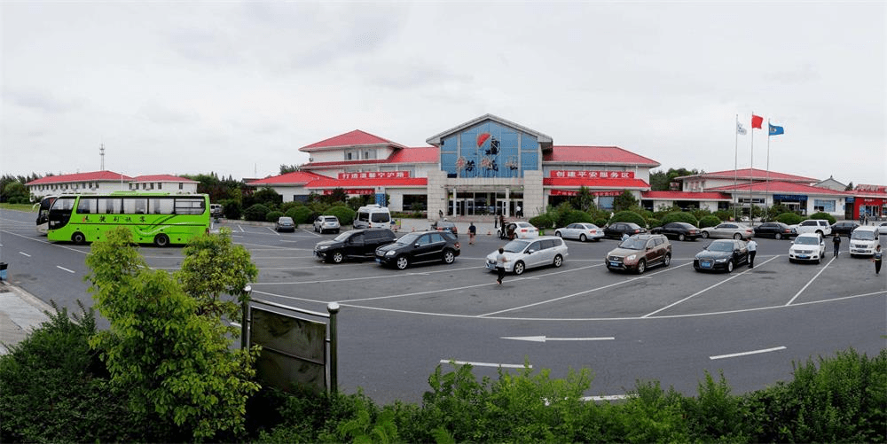 高速服务区停车时要注意哪些