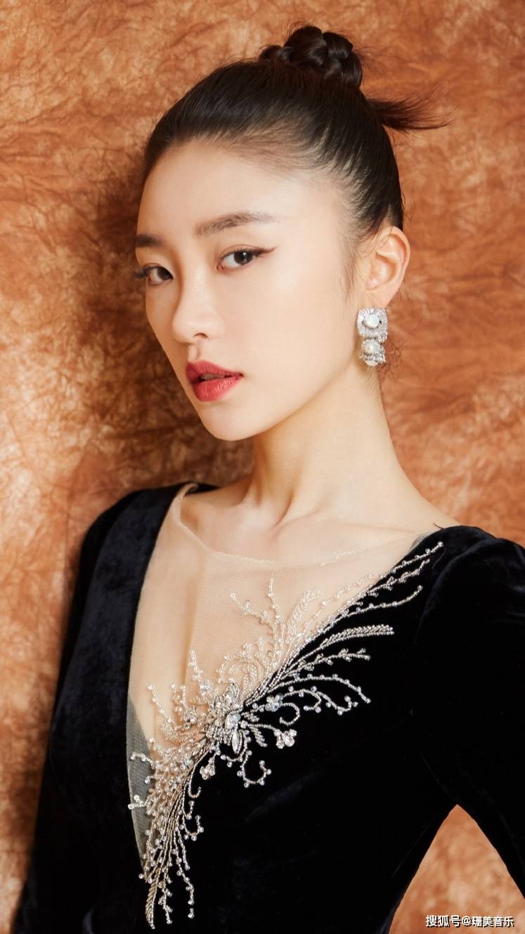 张月2022最新混搭写真组图-珊美音乐-搜狐大视野-搜狐新闻