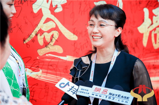 中国平安高级总监王文君受邀出席2021年度第五届公益事业大典