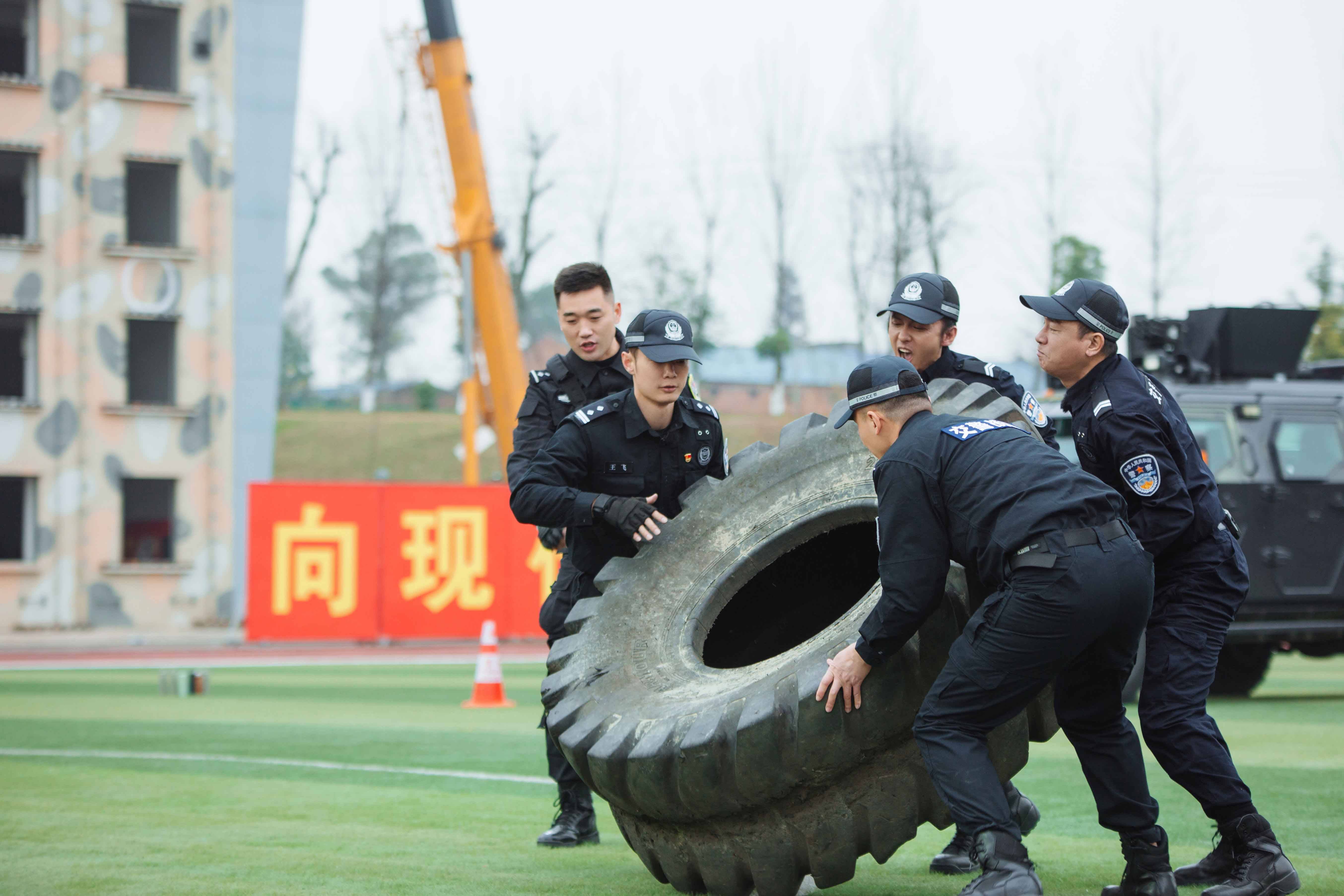 《我们的滚烫人生》交警站酒驾查处 张淇细节满满获肯定 