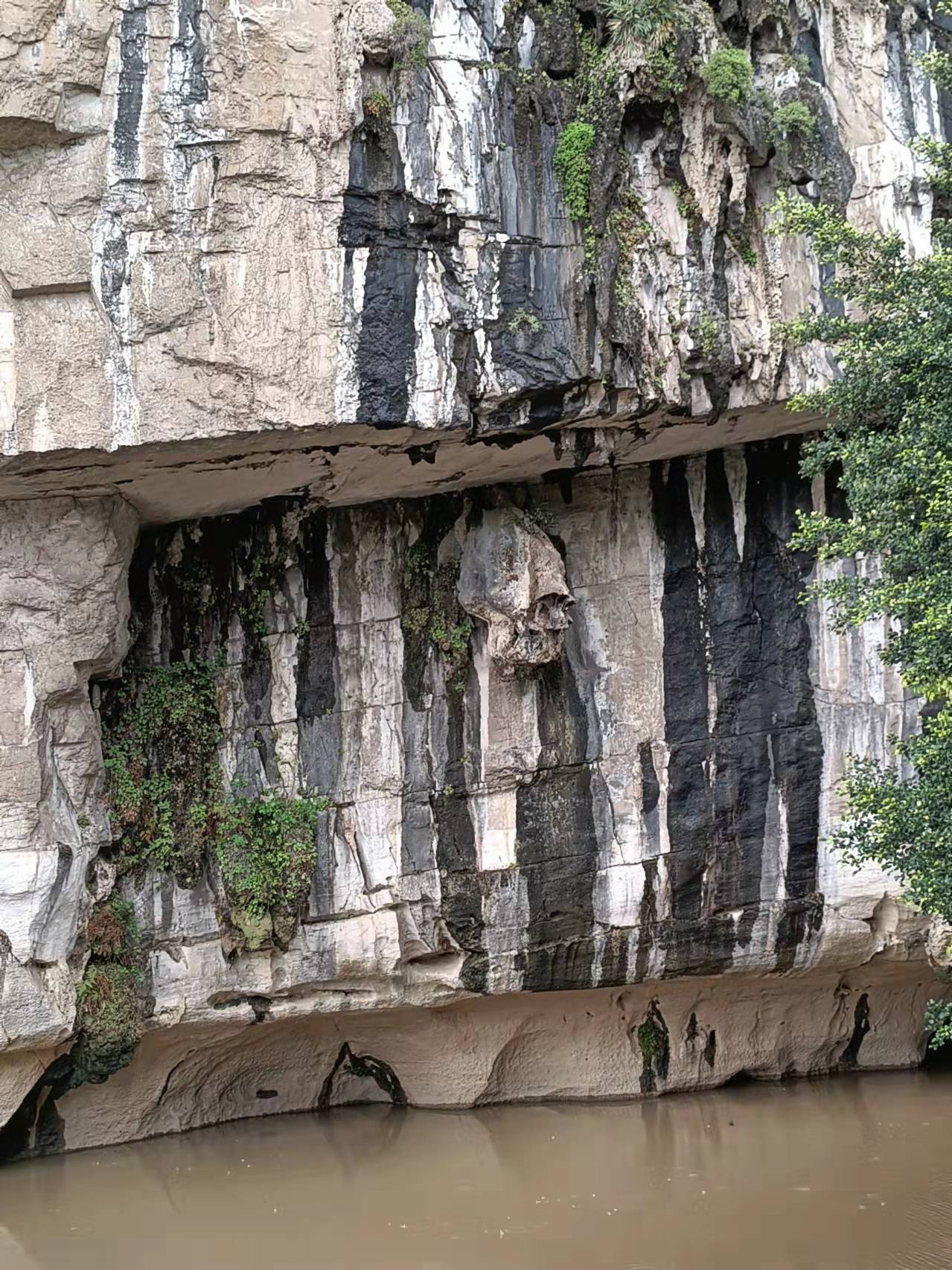 桂林山水甲天下一览悬崖峭壁