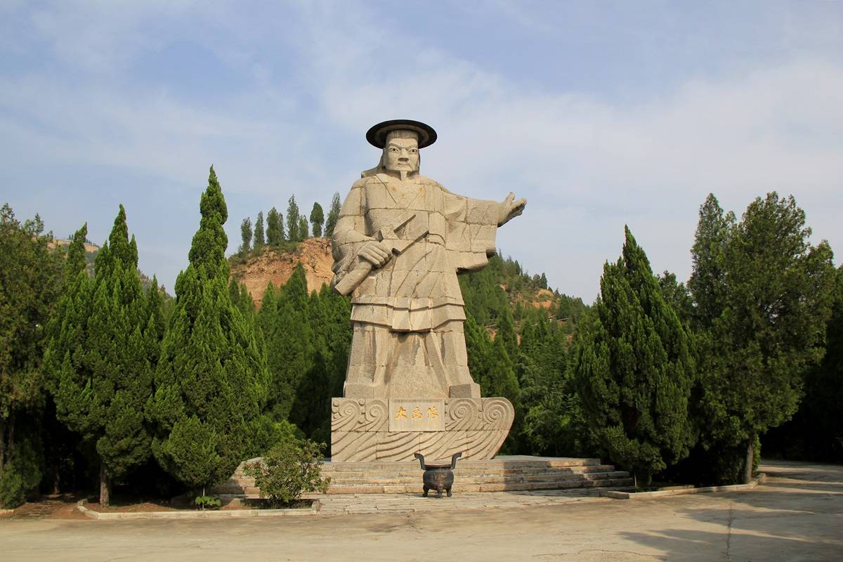 舜帝陵舜帝陵位于山西省运城市的鸣条岗西端,为中华民族五帝之一的