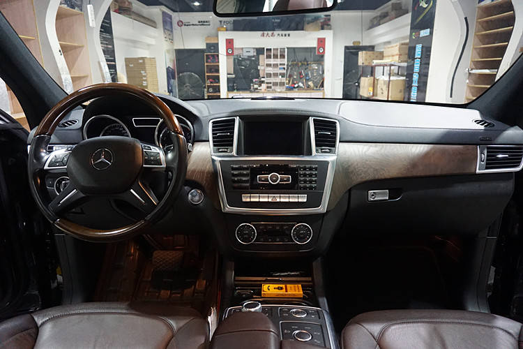 奔驰车内异味发臭怎么解决重庆渝大昌汽车音响改装奔驰gl500全车隔音