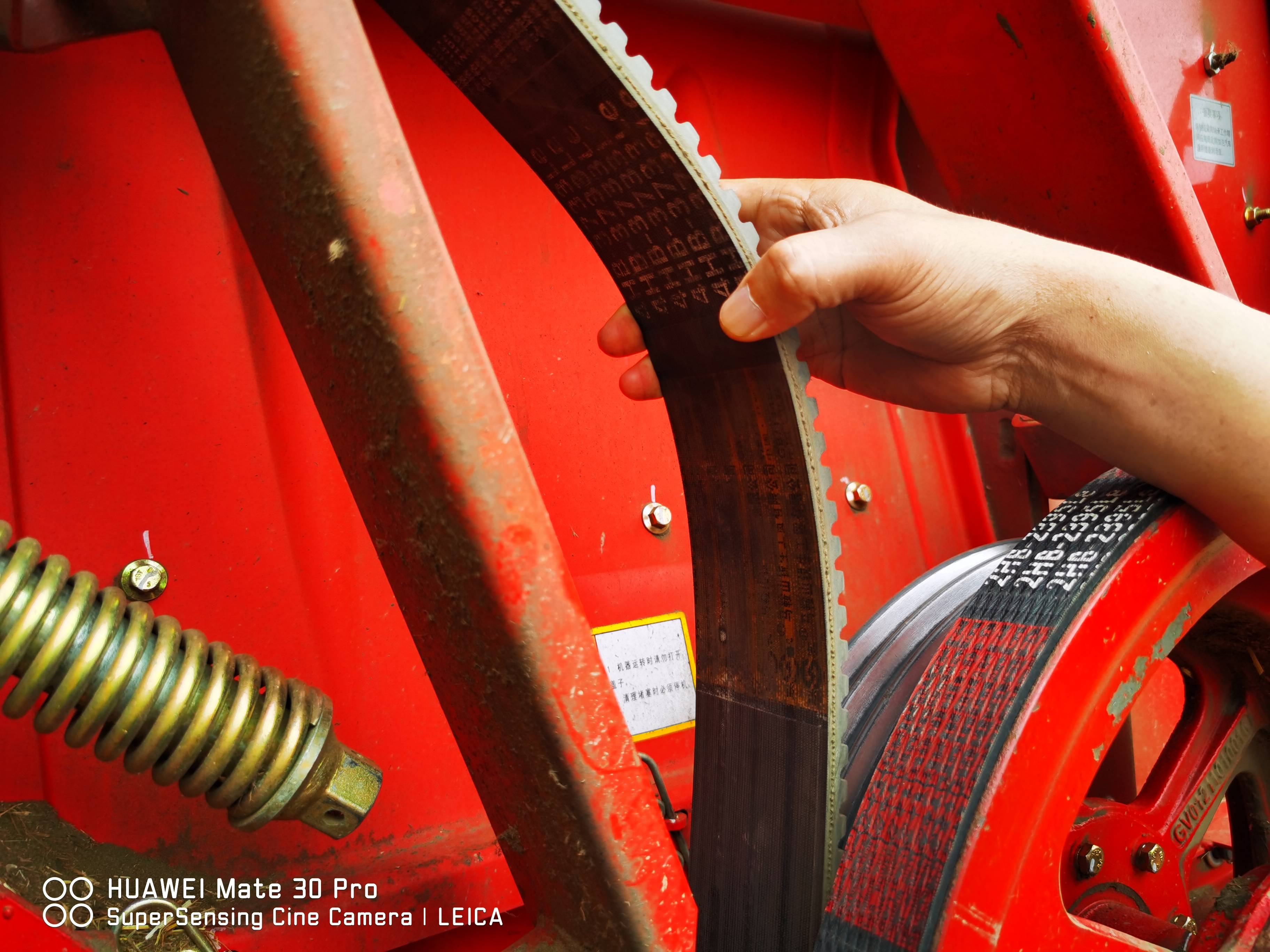 两只上带轮的中间必要对齐,否则会造成三角带单边工作,磨损紧张,降低