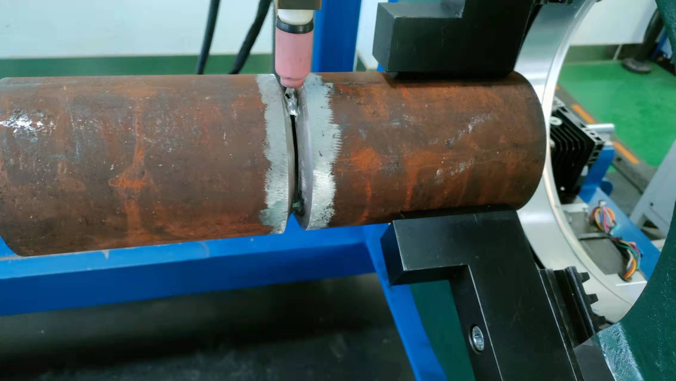 有了自动焊接需要焊接7次的管管都不是问题