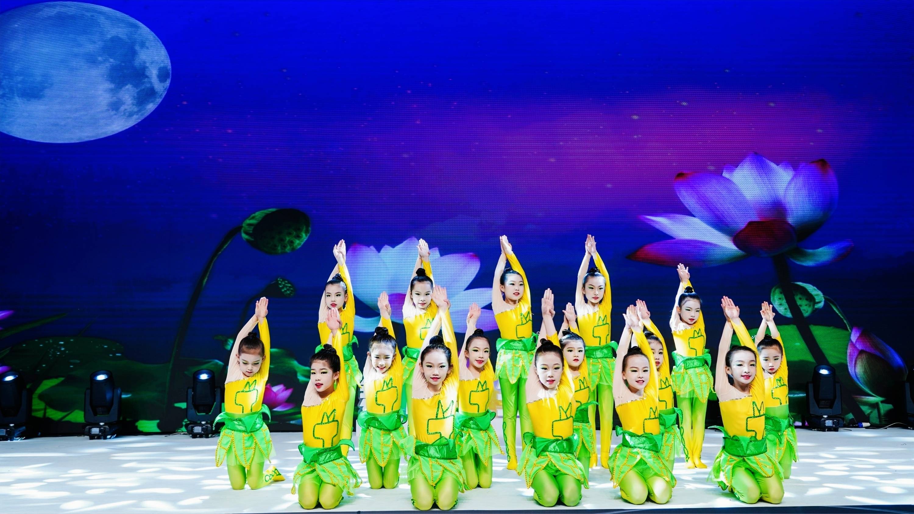 专访舞林新生代广州明星舞蹈团小荷尖尖再接再厉再夺佳绩