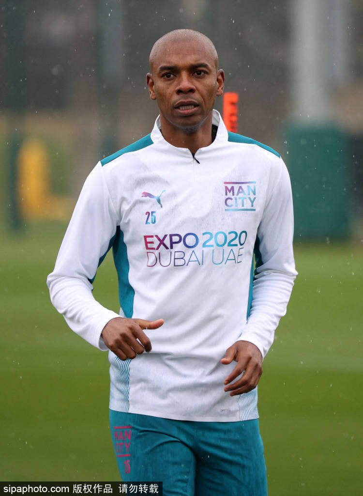 高清图:曼城备战马竞 快乐男孩小帽围脖再看费鸟-搜狐大视野-搜狐新闻