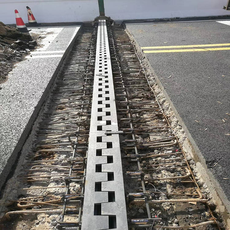 梳齿型伸缩缝安装步骤_混凝土_螺杆_螺帽