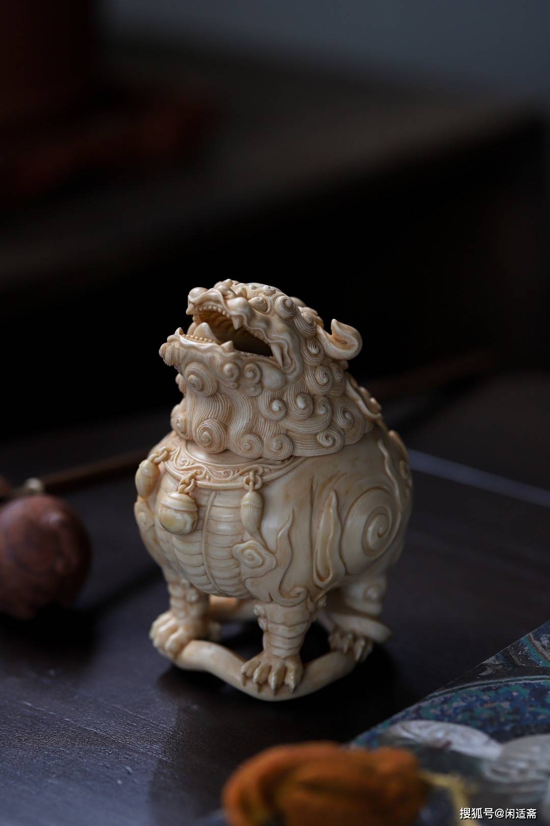 气宇轩昂皇家制器甪端踏蛇香薰炉