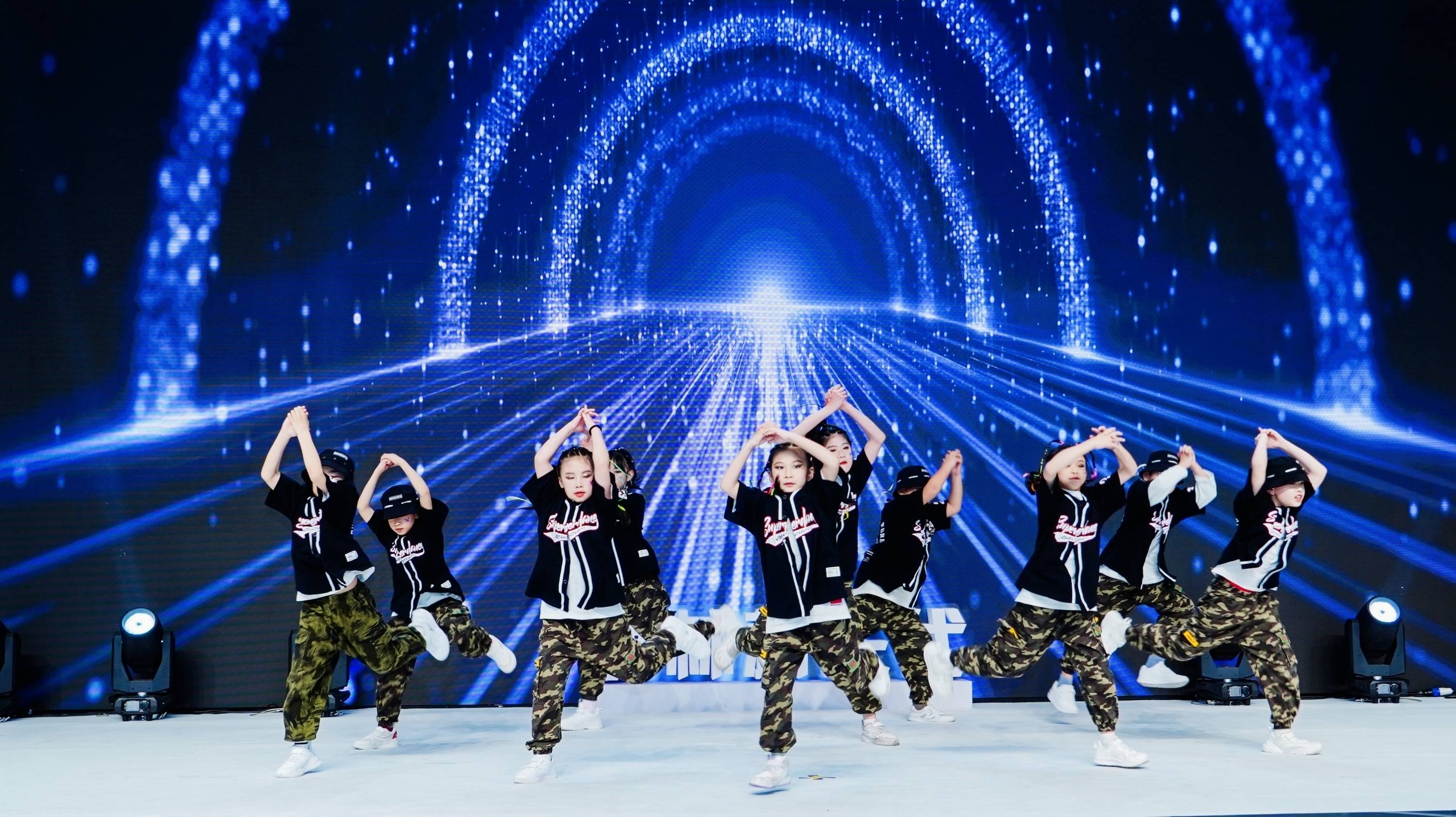 专访舞林新生代广州明星舞蹈团星舞堂hiphop大队不求第一但求坚持