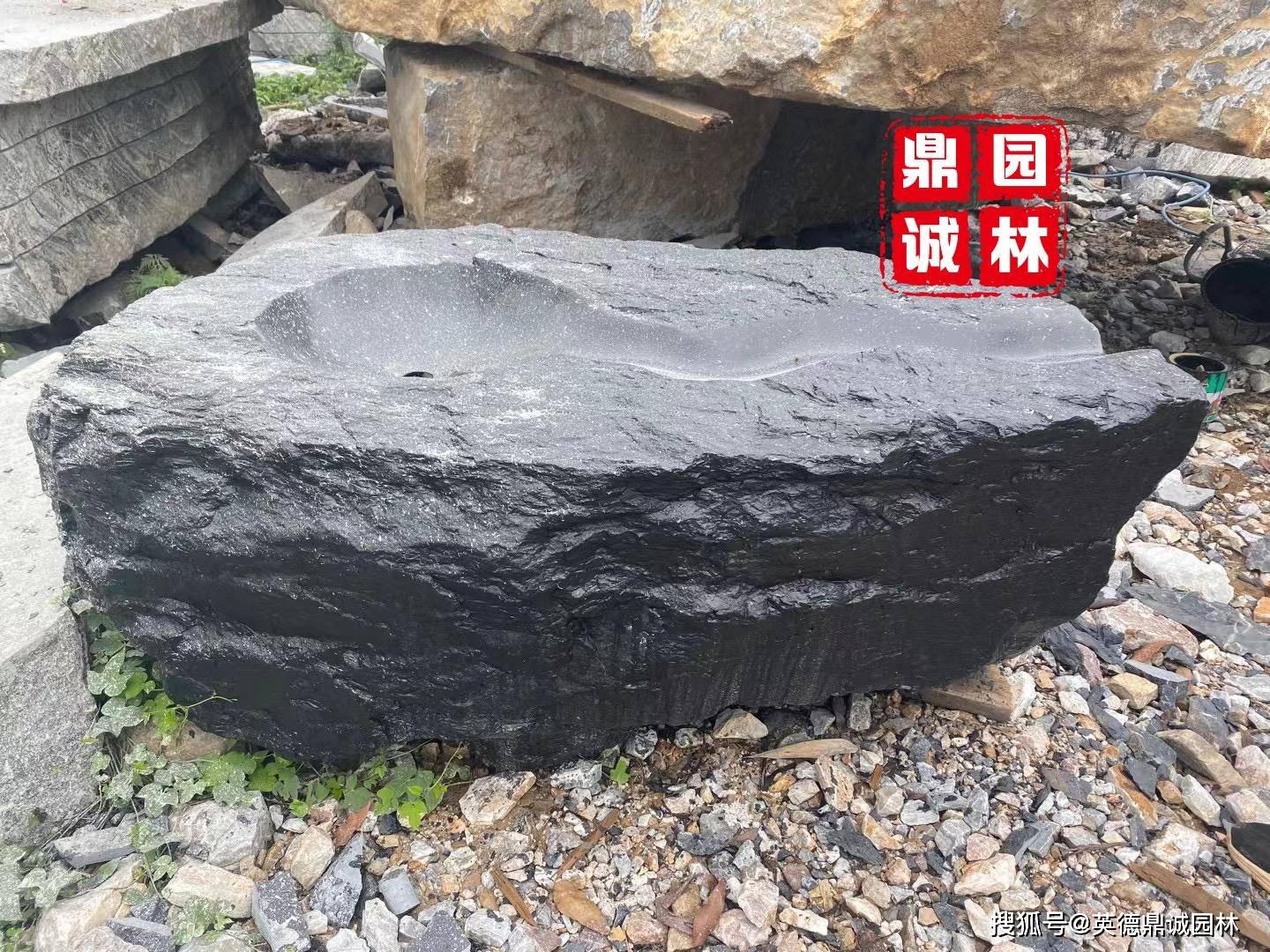 黑山石美好的园林景观摆放风景石