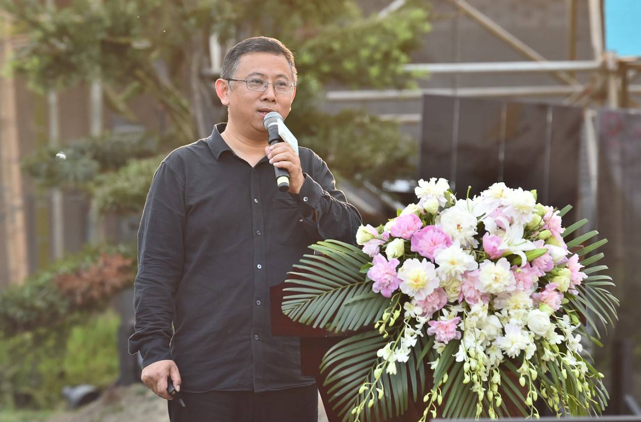 长仲伟峰,执行秘书长金芸帆;中共崇州市白头镇五星村委员会书记高志伟