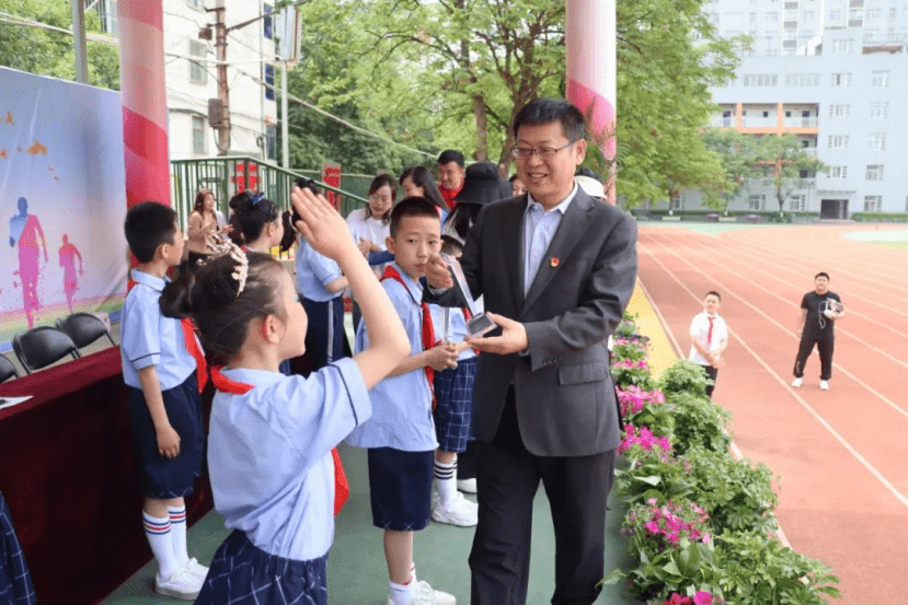 咸阳彩虹小学第三十三届春季体育健康节开幕