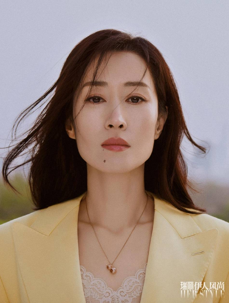 刘敏涛携爱女拍时尚大片 相互亲密依偎氛围暖心-搜狐大视野-搜狐新闻
