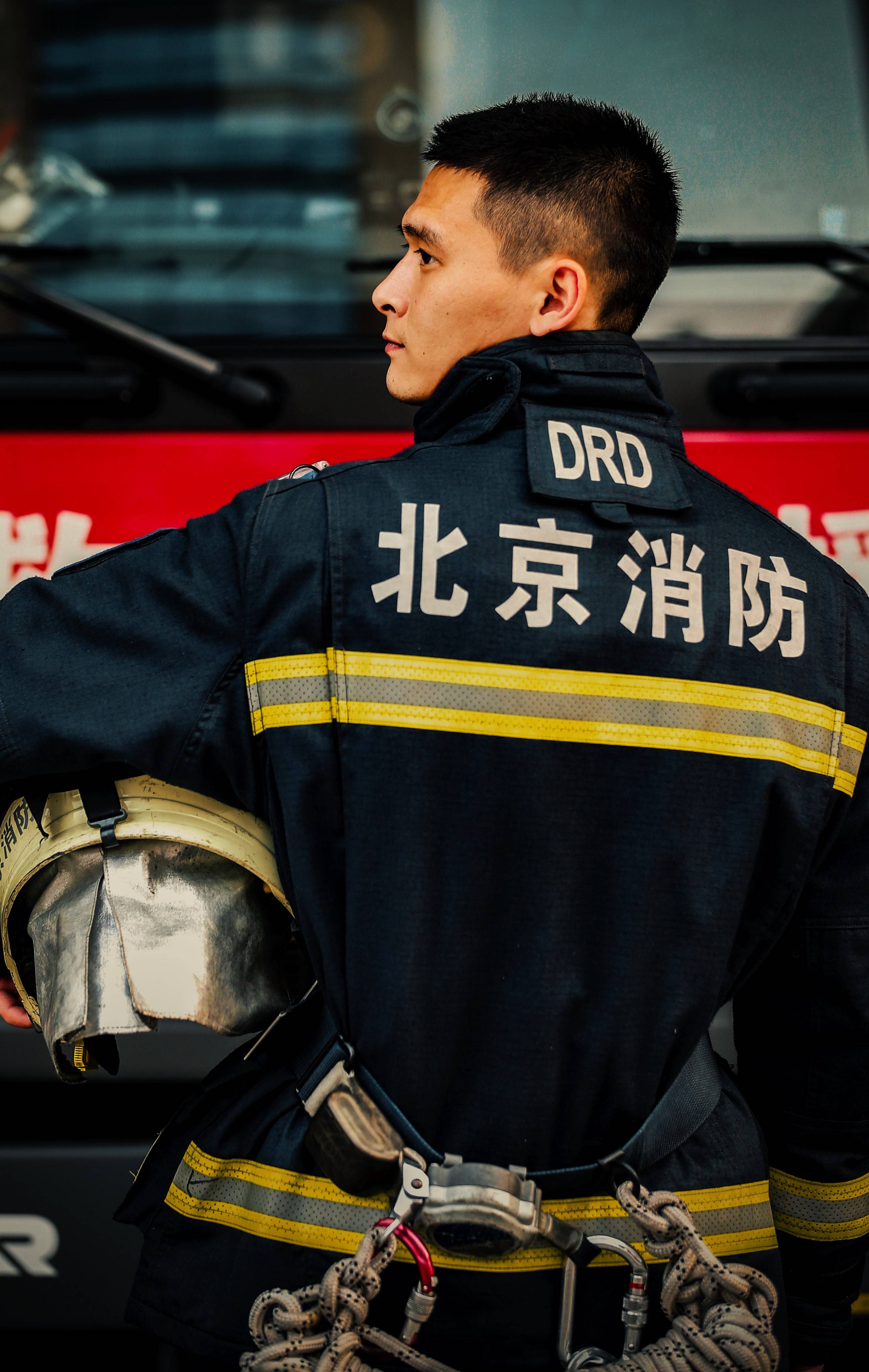 听这是火焰蓝的青春宣言东城消防青年有力量