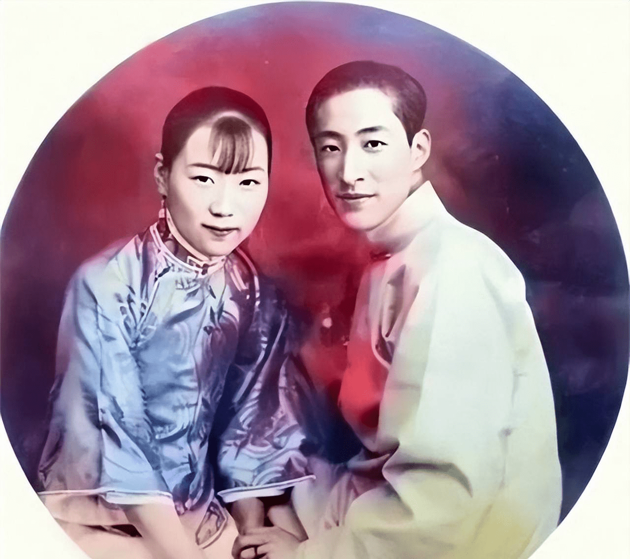 盛佩玉丈夫出轨她愤然离家晚年公交车上重逢掏出俩肉包送他