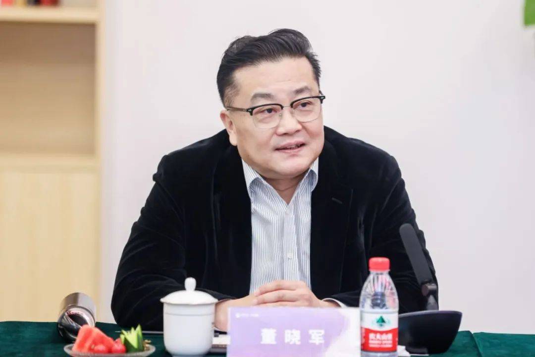 南大智能制造与工业互联网行业校友会会长董晓军发言时说:"这次来垠坤