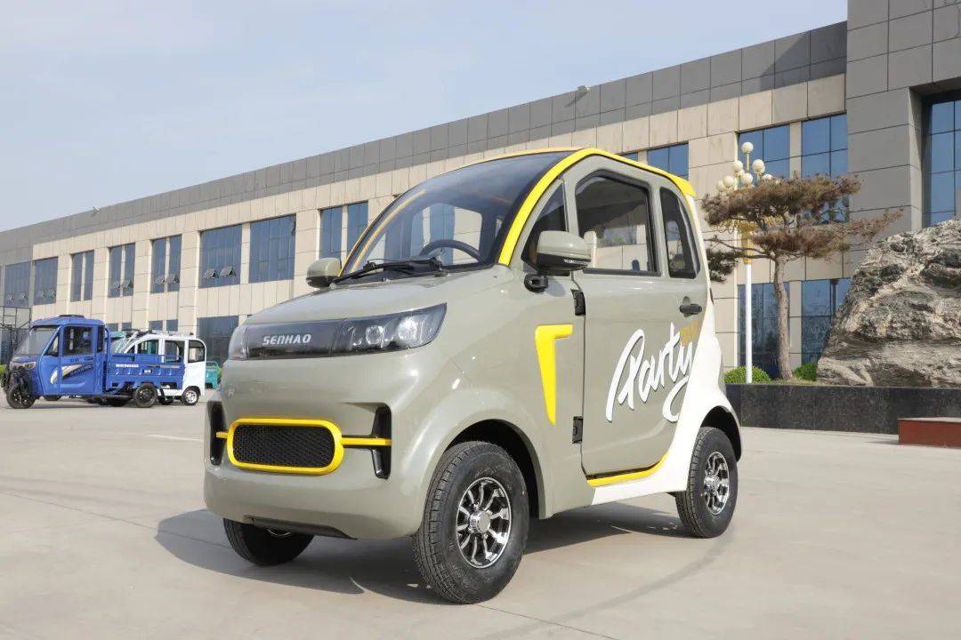 2款低速四轮电动车动力足带冷暖空调适合老年人代步接娃