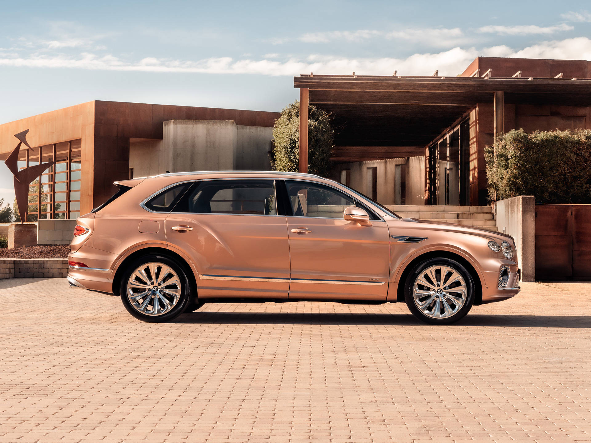 宾利添越长轴版官图发布,轴距加长180mm,外观优化_搜狐汽车_搜狐网