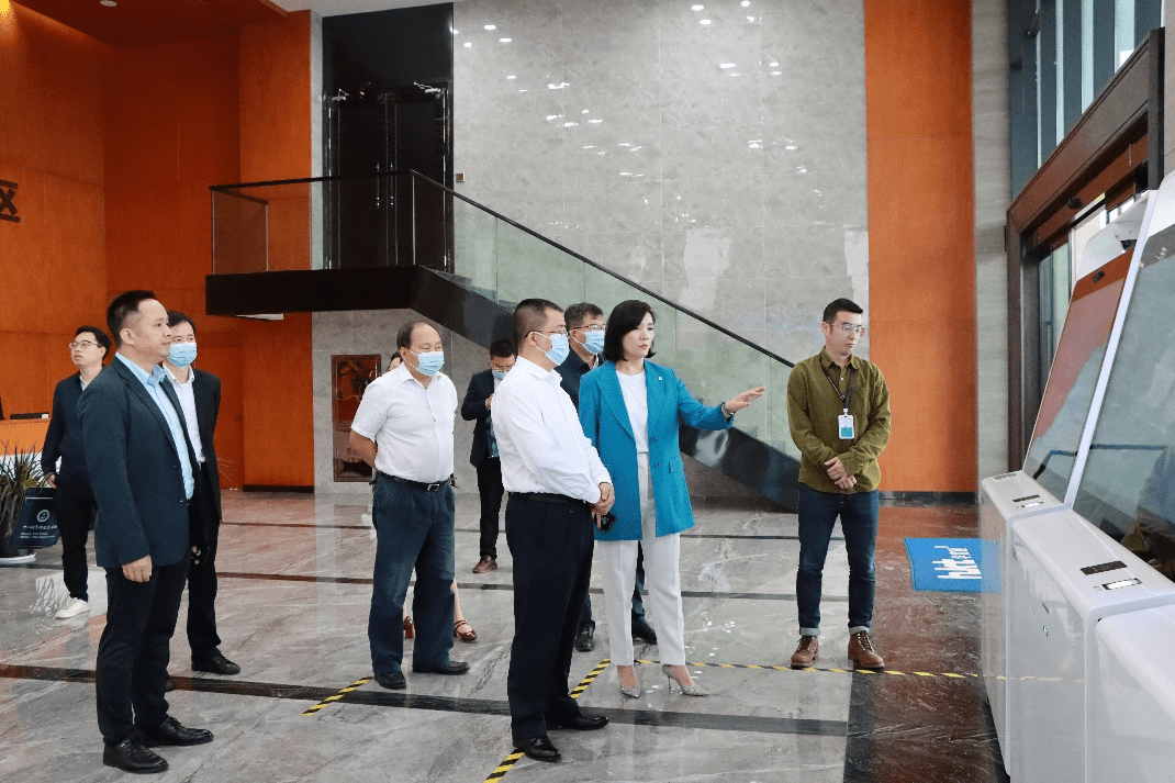 省工信厅总经济师熊琛一行莅临湖南华宽通科技股份有限公司调研指导