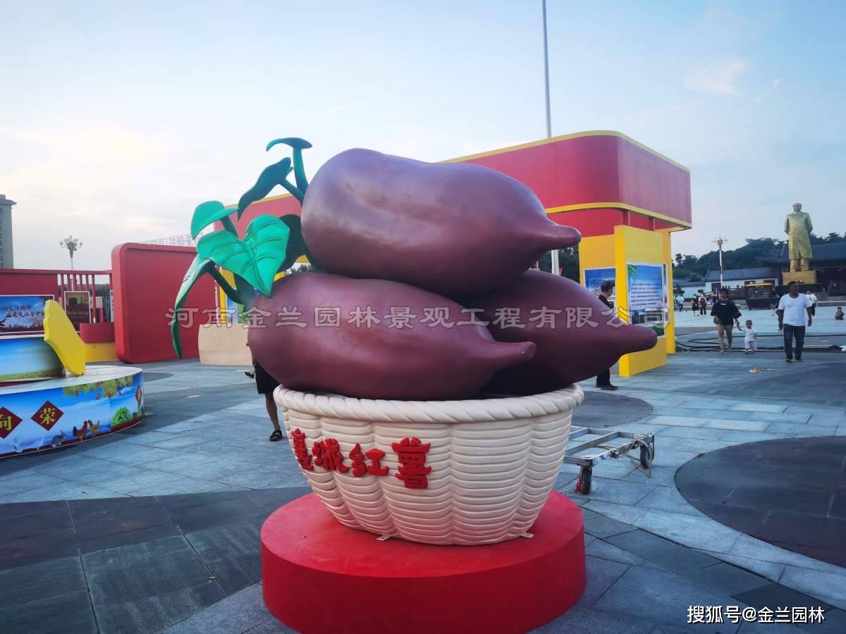 郑州某地丰收节红薯雕塑制作(图)