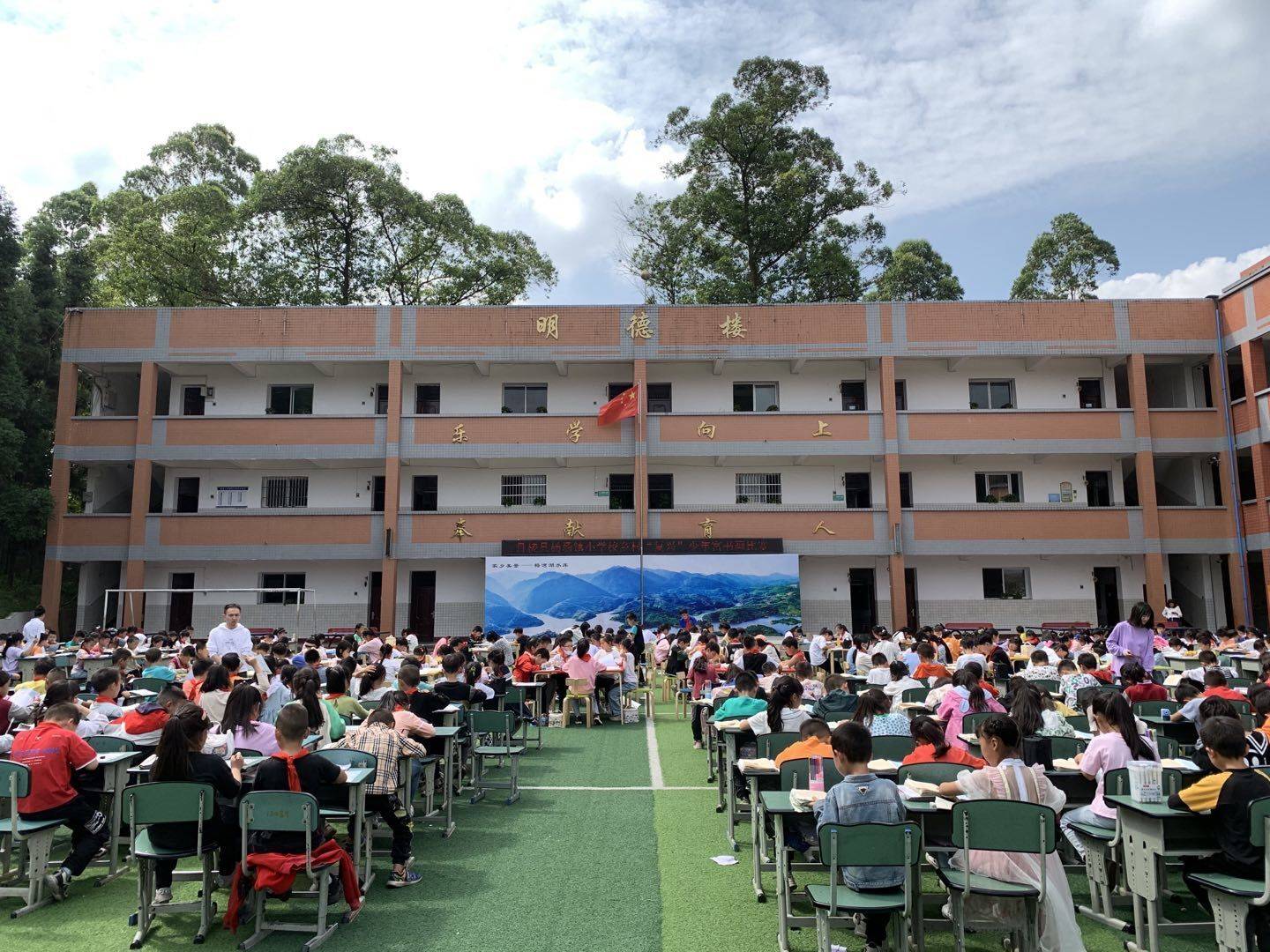 眉山市丹棱县杨场镇小学:弘扬书法绘画艺术 宣扬中华传统文化_比赛