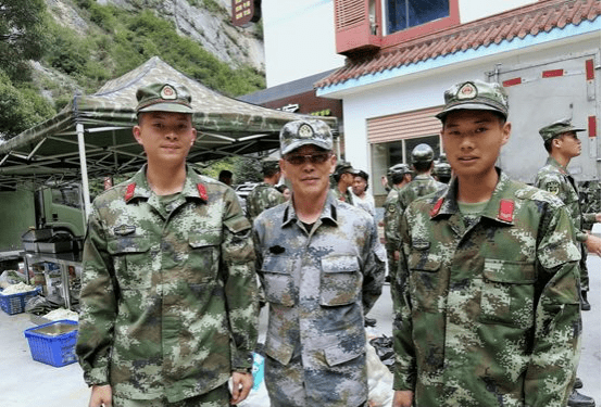 地震灾区的逆行者——记一位默默无闻的抗震英雄郁仲先生