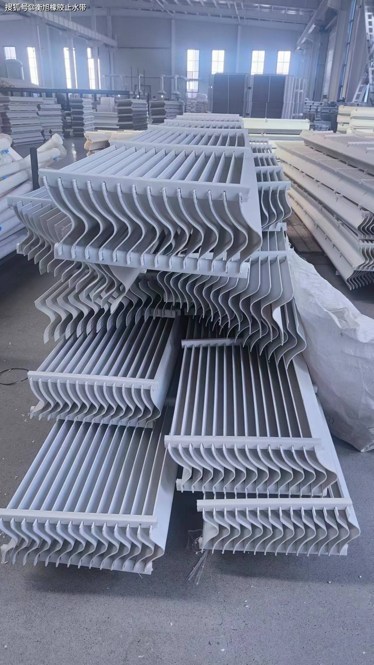 脱硫塔用除雾器a沂源脱硫塔用除雾器的工作原理