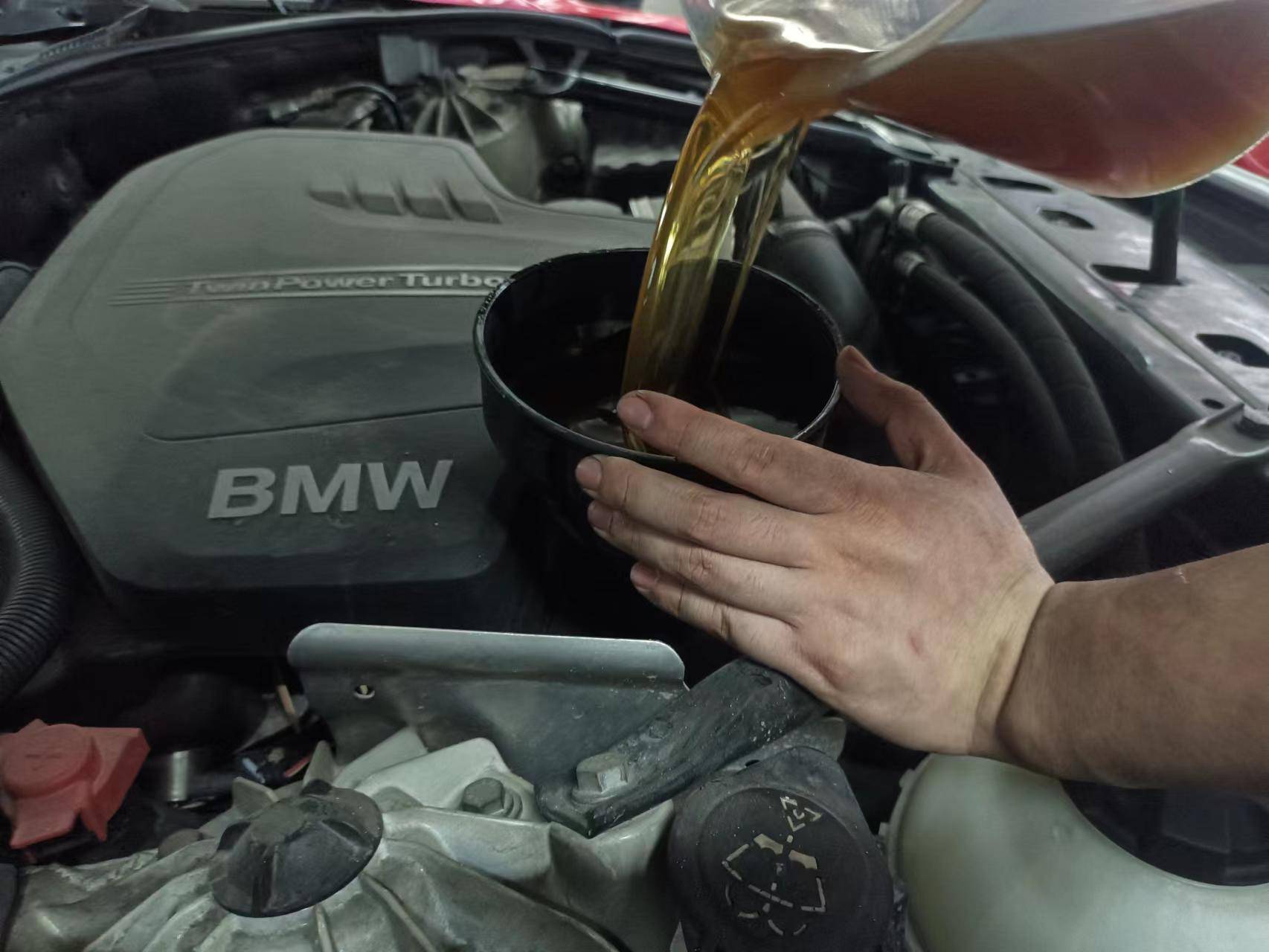 宝马维修与保养宝马5系常规保养更换机油三滤