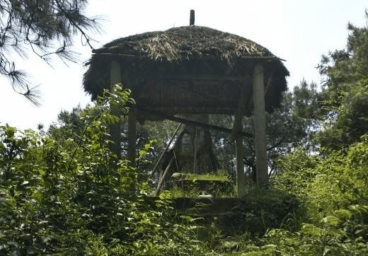 重庆北碚区云雾山有座石狮子，头朝北吃穷合川，尾朝西养肥璧山