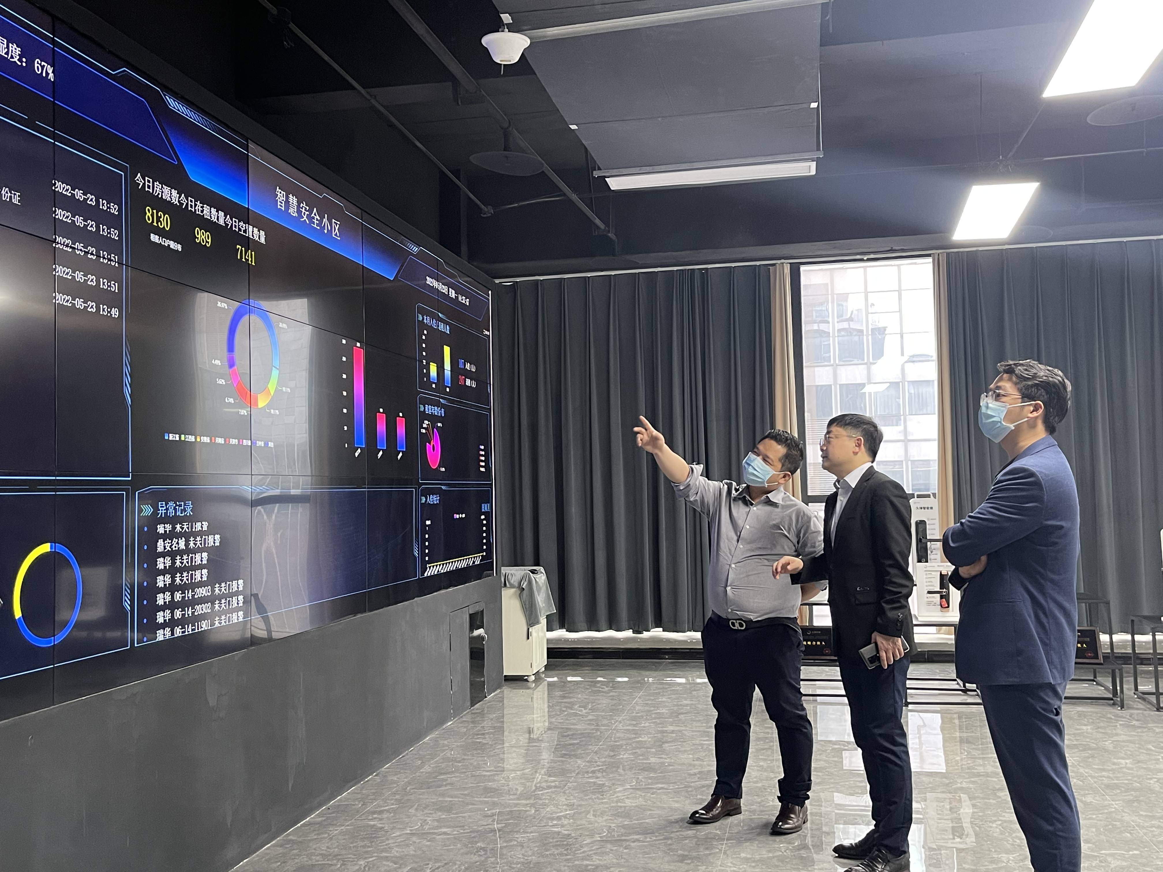 升级工作的鄞州区和顺家园公租房小区进行考察,执行制片人洪宝表示