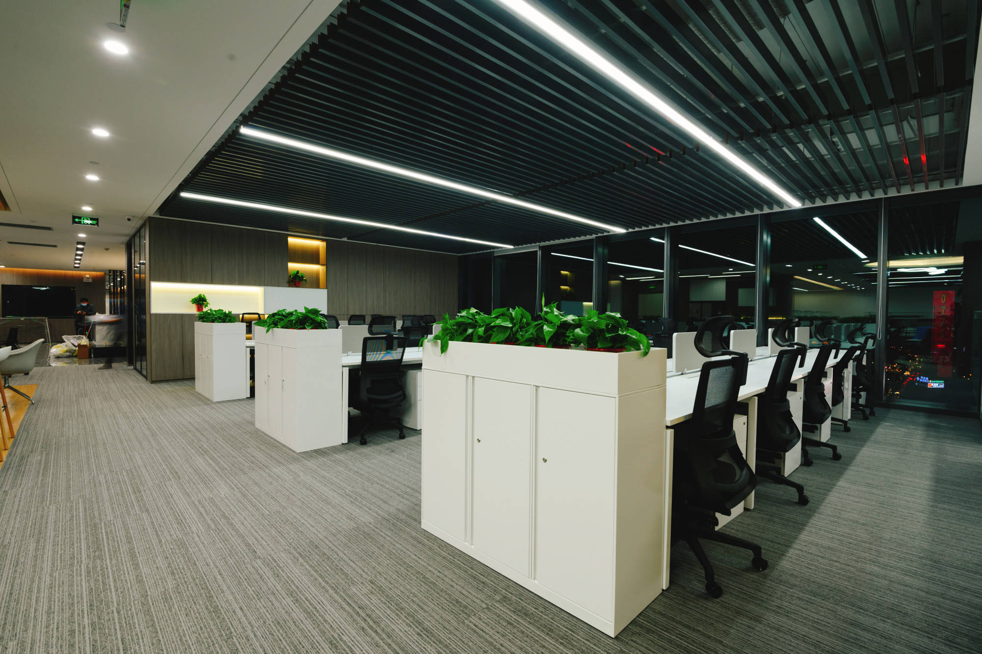 燃爆简约|华润电力广西公司南宁办公室装修,炫亮现代简约风格_空间