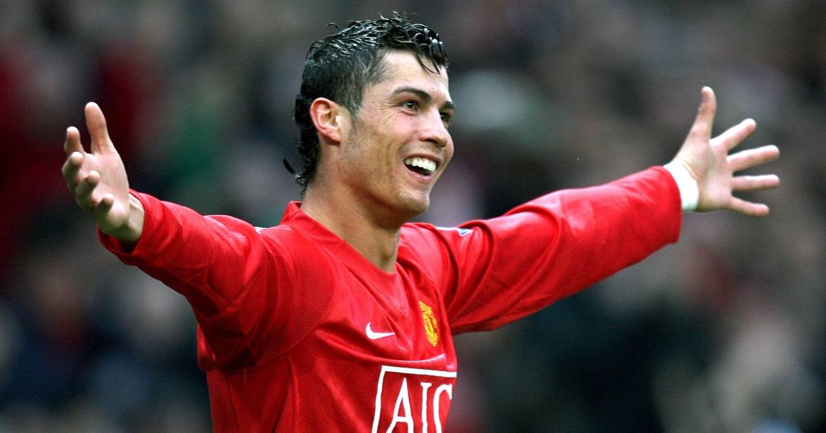 第一次效力曼联期间,在2006-07,c罗排名英超射手榜第3位,那个赛季,他