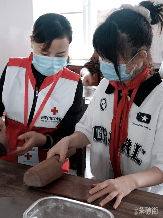 提前过六一:宜小红艺术团队走进紫砂小学_活动_宜兴_董亚芳