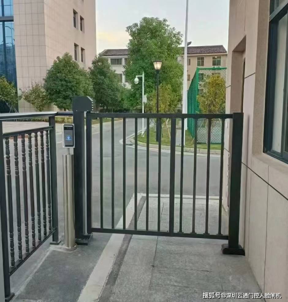 小区广告门平开门感应伸缩门小区栅栏门人脸刷卡等门关不上的解决方法