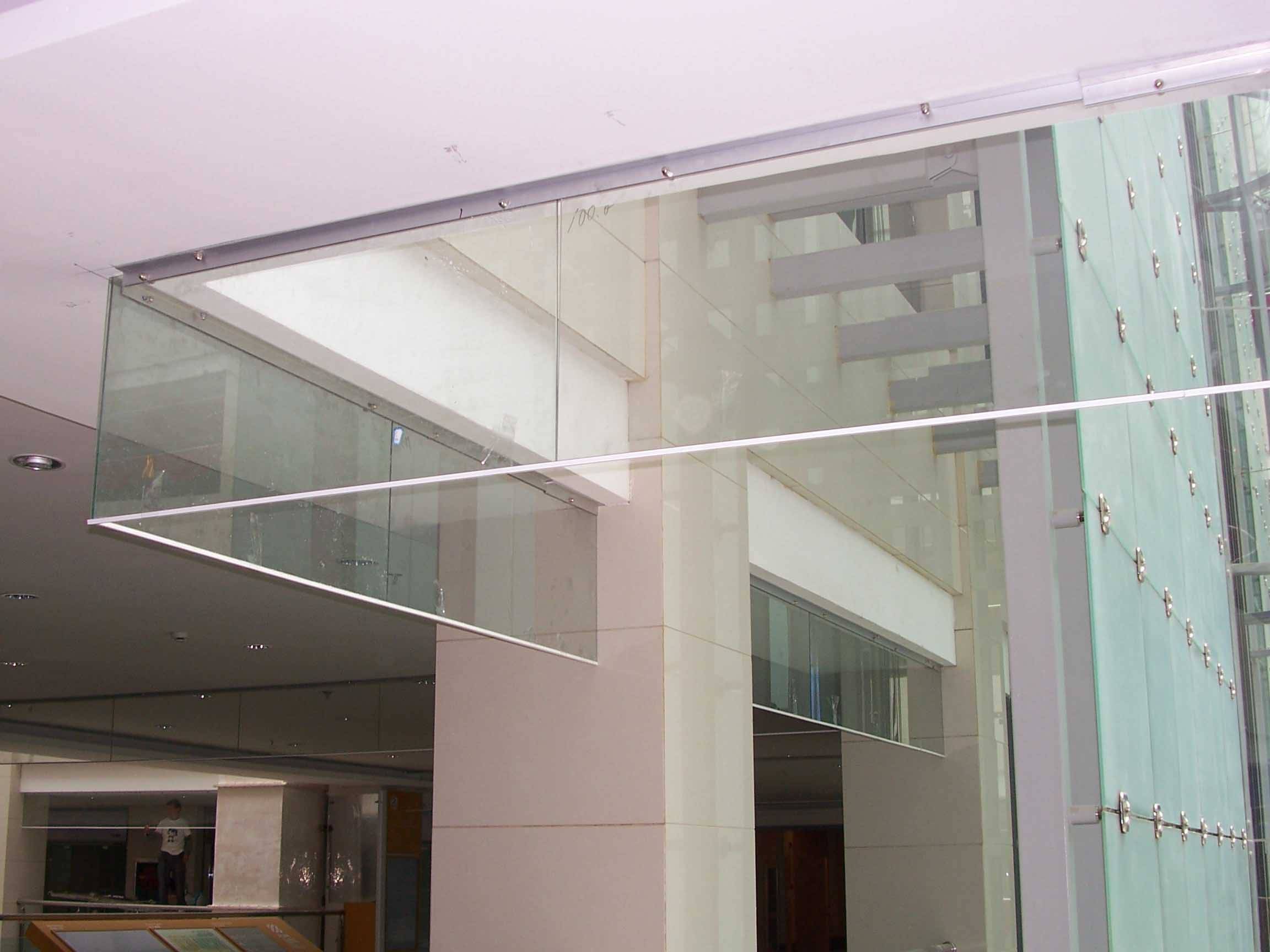 祝贺四川大硅现代都市工业港医药厂房固定玻璃挡烟垂壁项目完工