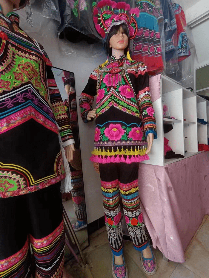 彝族传统贴布绣服饰彝族牡丹花开富贵壁挂彝族牡丹花开富贵壁挂彝族