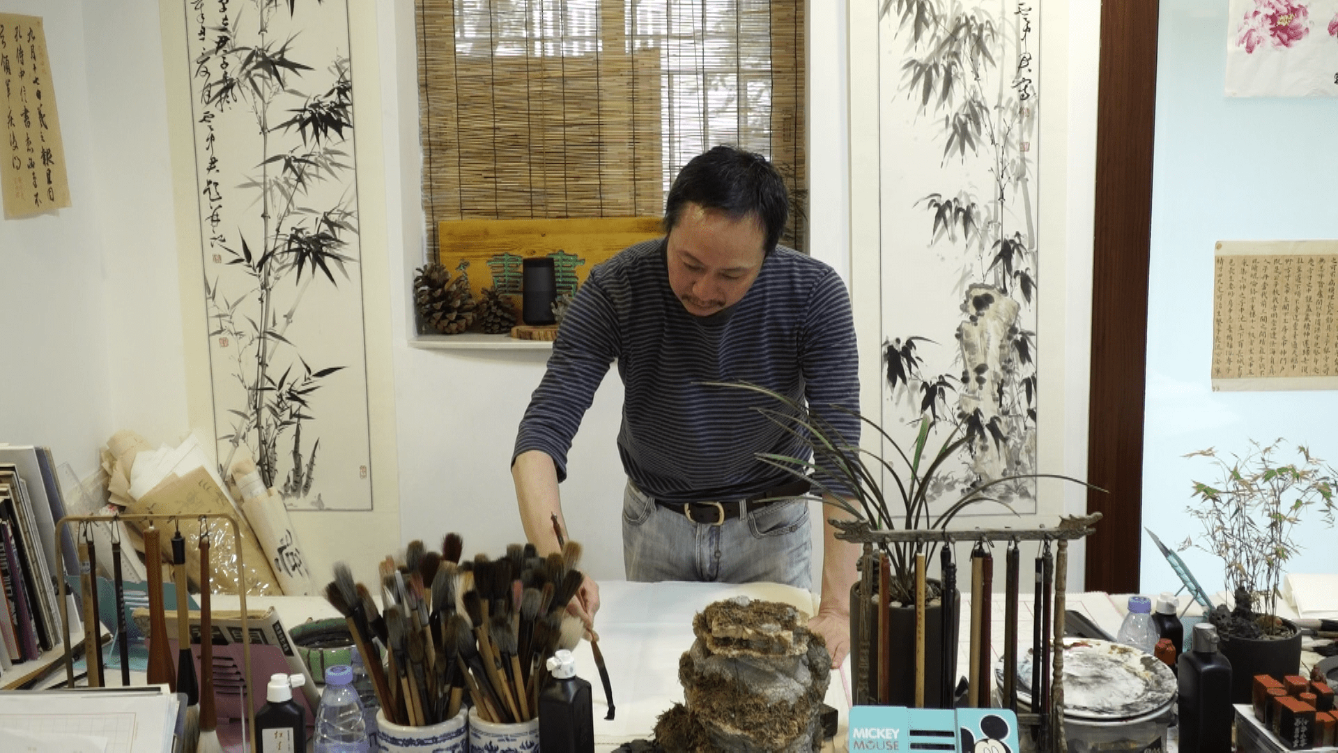 艺术名师张艺鹏桃李芬芳花满楼墨白书画留香久