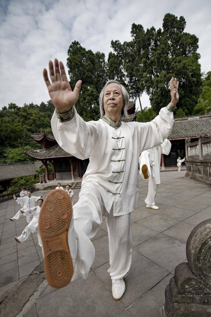 都江堰太極拳協會在灌縣古城文廟舉行國家新編28式太極拳規範培訓活動