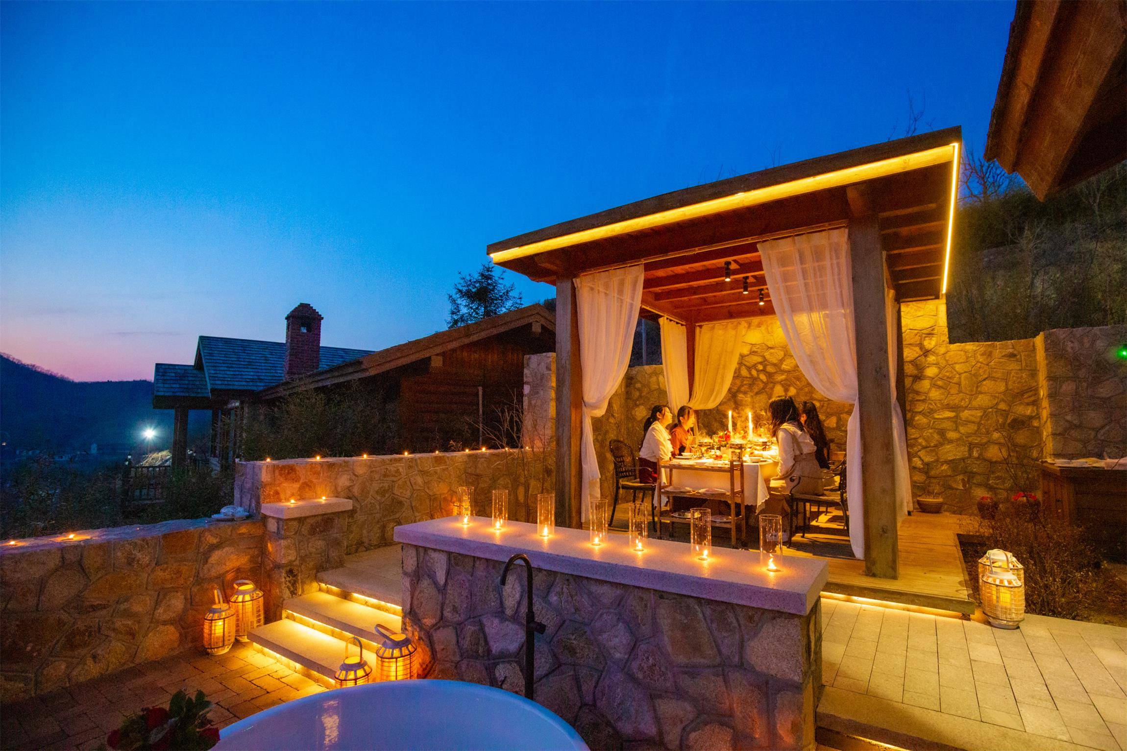 消磨时光,晨起听鸟叫,爱自己才是终身浪漫的开始隐匿山间的独栋别墅