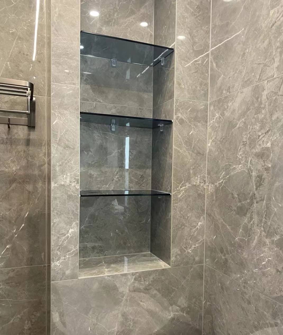 木质 壁龛木,石材,瓷砖,玻璃,不锈钢,亚克力.壁龛材质