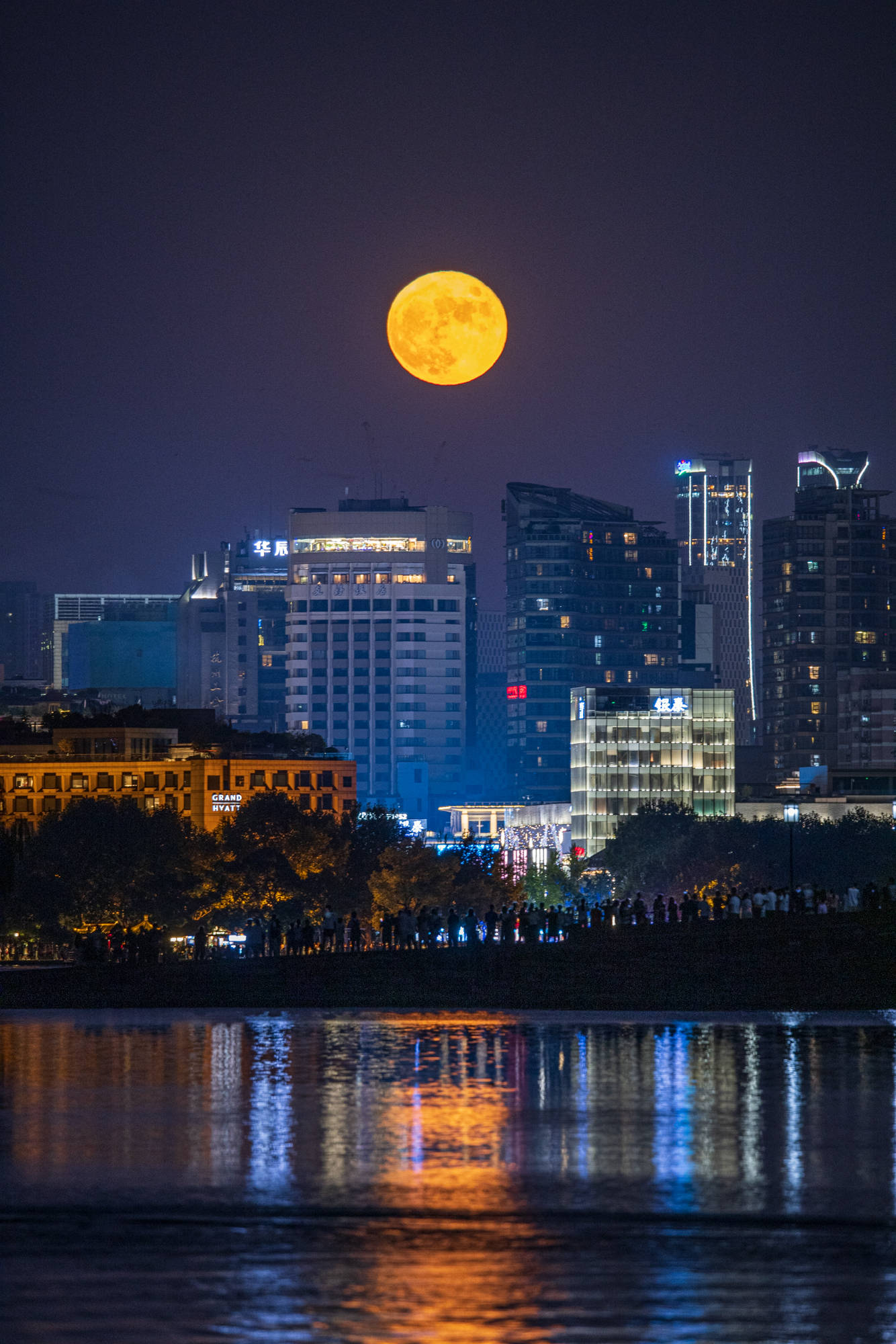 通常我们拍摄夜景