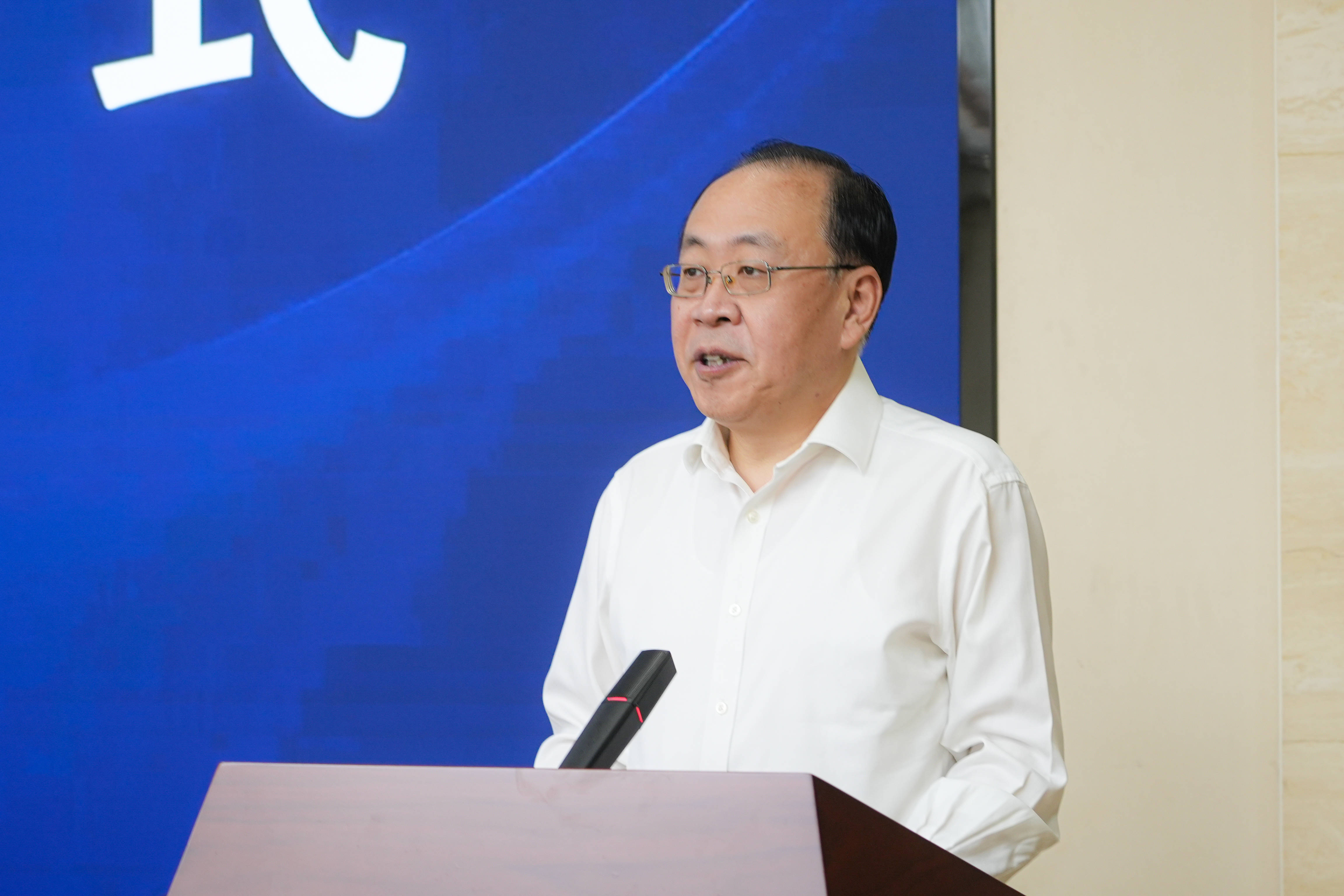 天津市国资委党委书记,主任张勇对双方签订战略合作协议表示热烈祝贺.