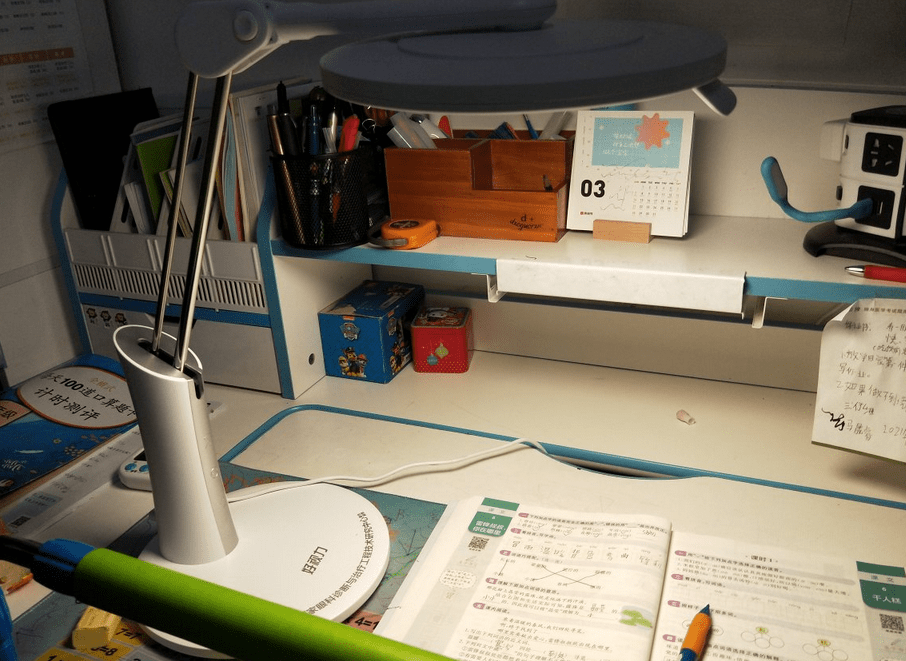 学生用什么台灯对眼睛最好?盘点几款对眼睛非常好的护眼台灯