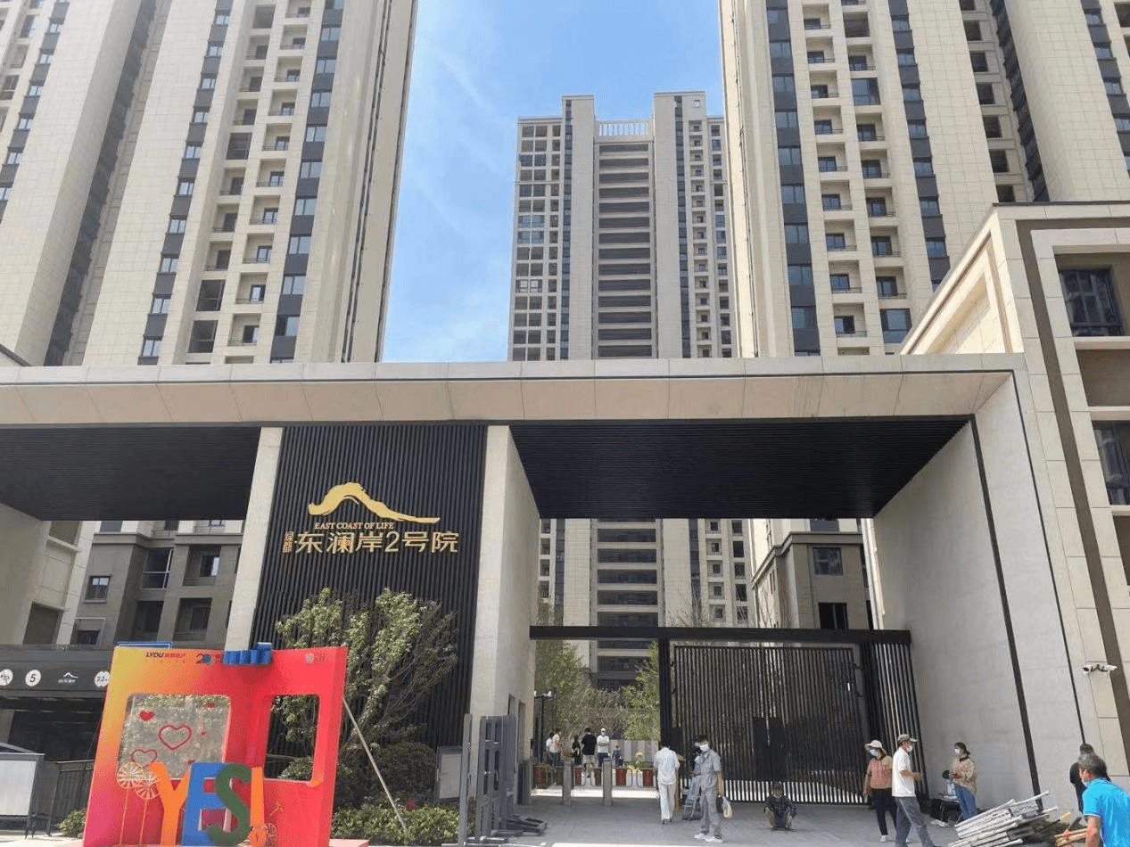 宇通旗下绿都东澜岸小区承重墙歪斜 严重质量问题投诉无门