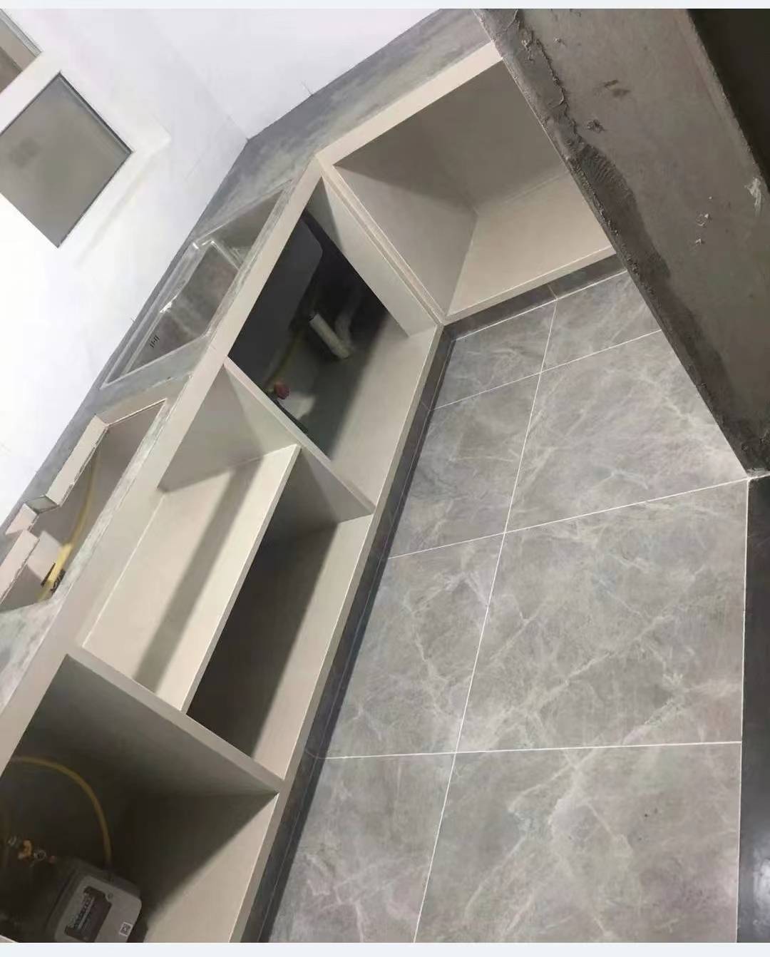 防虫……不占空间,柜体是由两片瓷砖对夹而成,装修时可以做砖夹橱柜