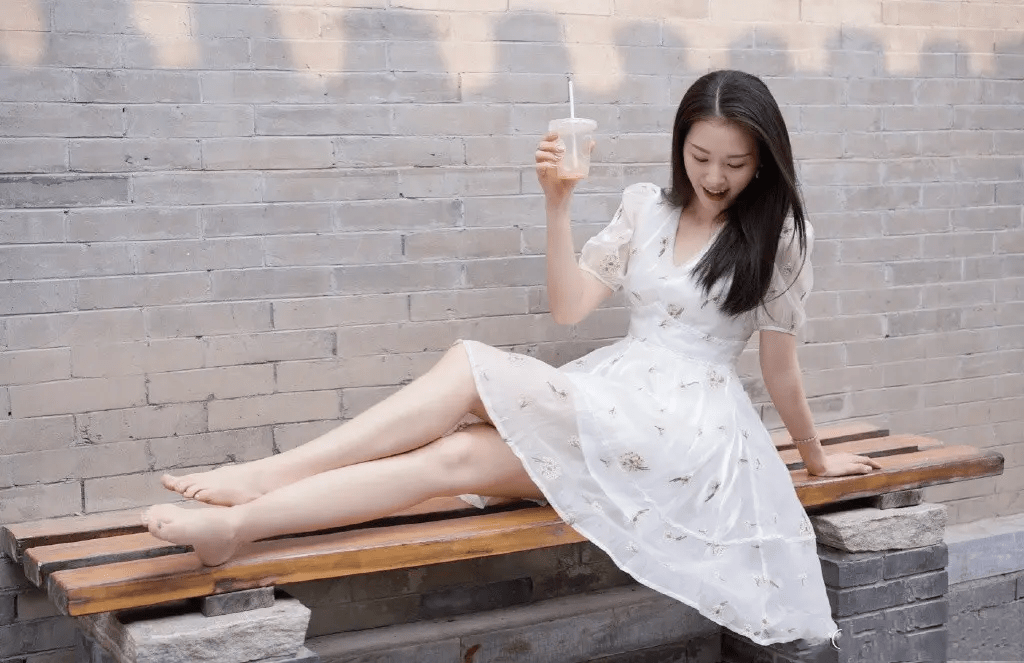 潮汕姑娘谢映玲一袭白色纱裙青春洋溢唯美靓丽