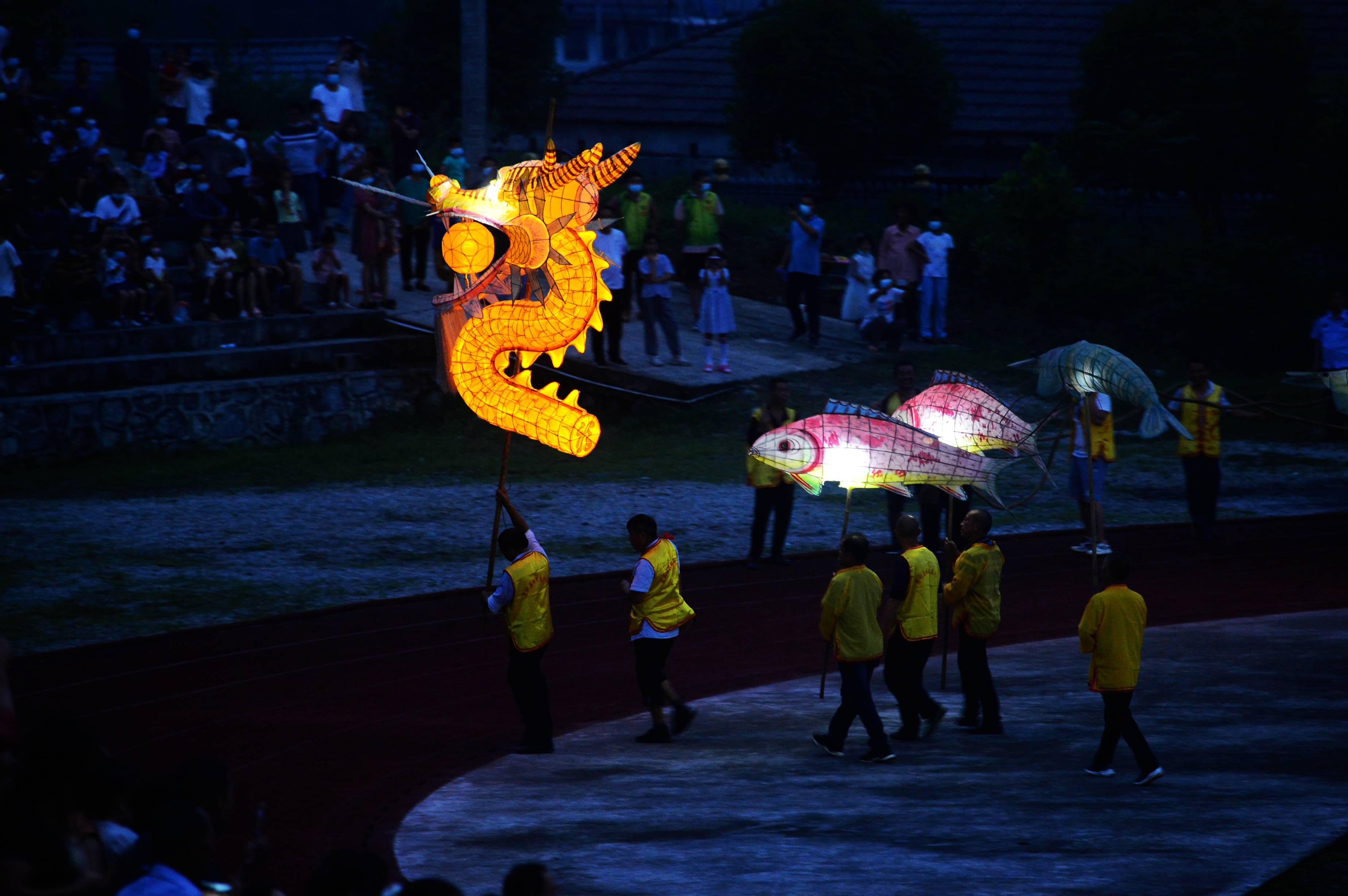 张家界神秘民俗用板板舞的龙灯惊艳四海组图