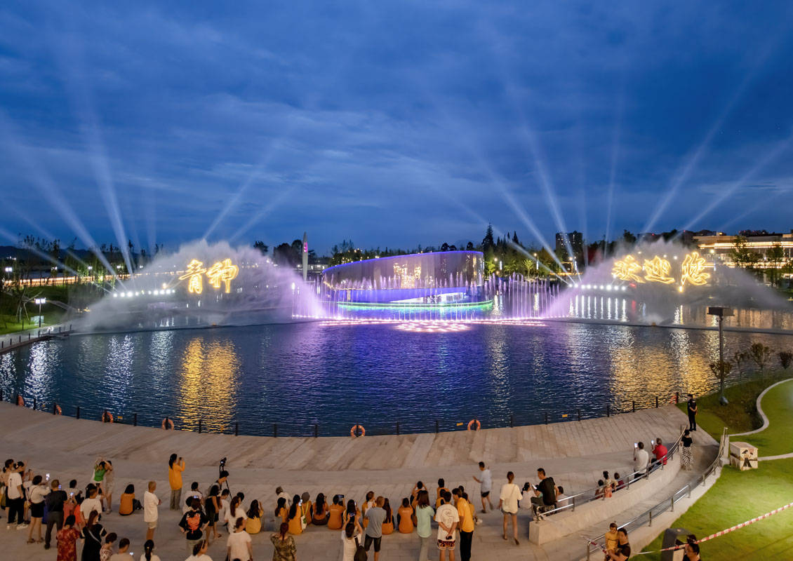 四川青神唤鱼公园灯光秀璀璨夺目